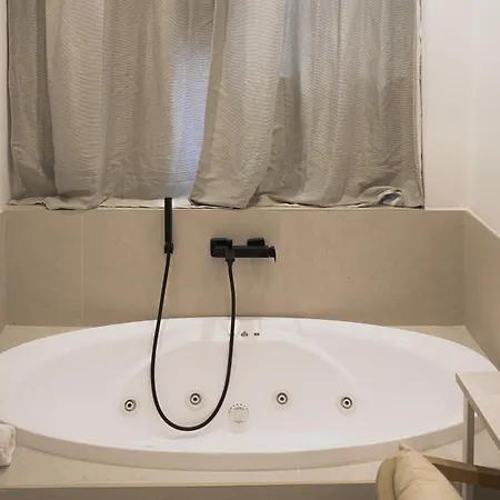 San Michele & Private - Via Santa Cesarea Penzion 3*