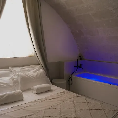 Πανσιόν San Michele & Private - Via Santa Cesarea 3*